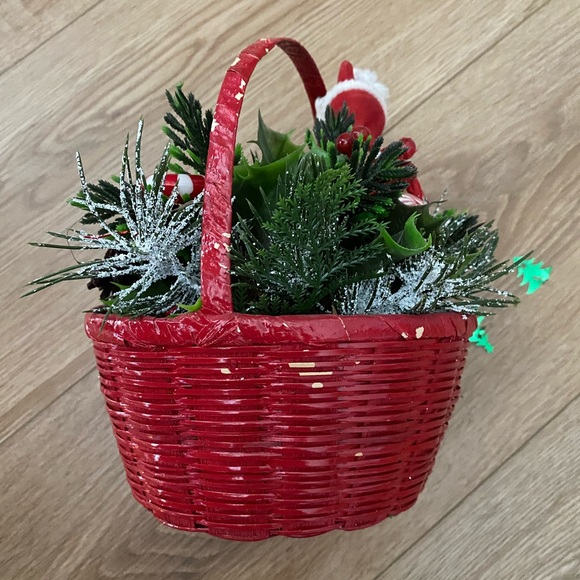 Vintage Christmas Basket With Flocked Santa - Picture 6 of 9
